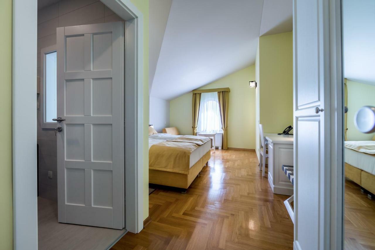 Hotel Domino Опатия Экстерьер фото